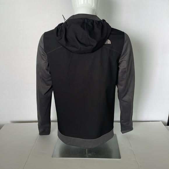 Like New Men’s North Face Jacket Size Small - Picture 8 of 16